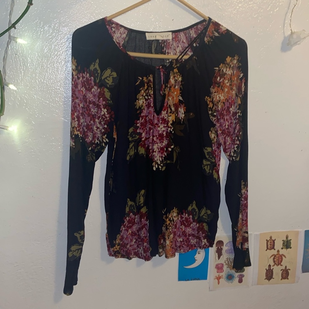 Small light breathable blouse floral black purple